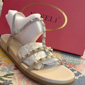 Vaneli Women's Metallic Champagne Pyramid-Stud T-Strap Sandal